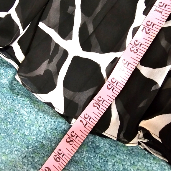 Michael Kors Black/White Sleeveless Pleated Maxi Dress - Picture 9 of 11